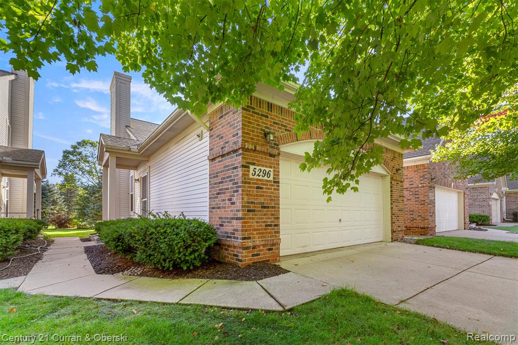 5296 S River Drive S, Commerce Twp, MI 48382 — front exterior