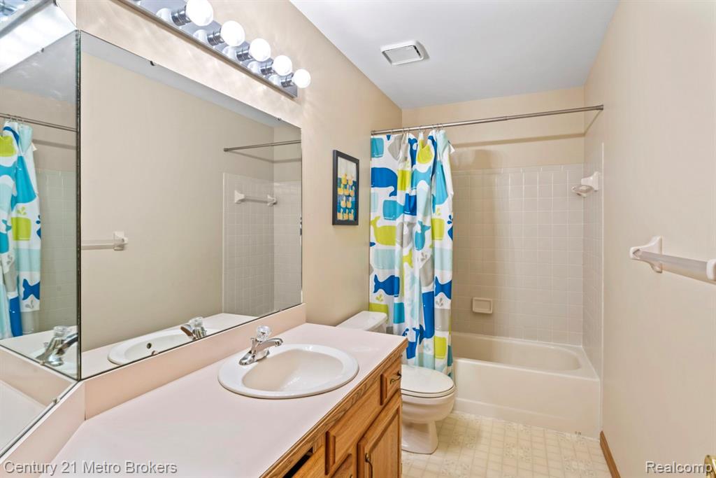 751 River Edge Court, Flushing, MI 48433 — Photo 21