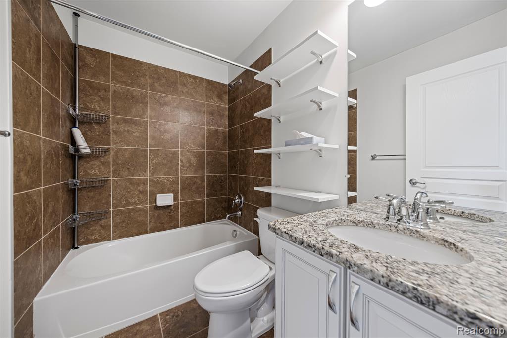 4732 TANGLEWOOD Lane, Lake Orion, MI — Photo 21