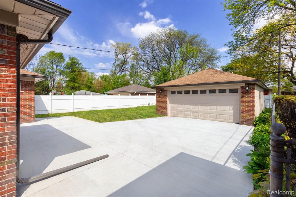 16115 Veronica Avenue, Eastpointe, MI 48021 — Photo 30