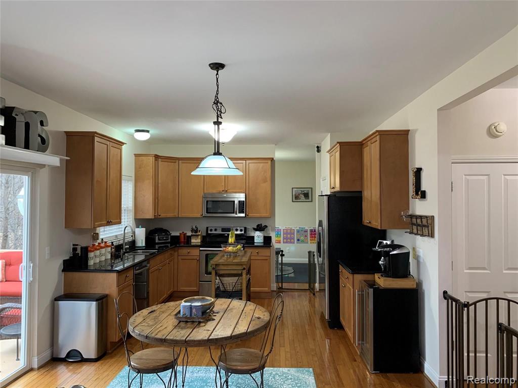 815 CALGARY Street, Auburn Hills, MI 48326 — Photo 14