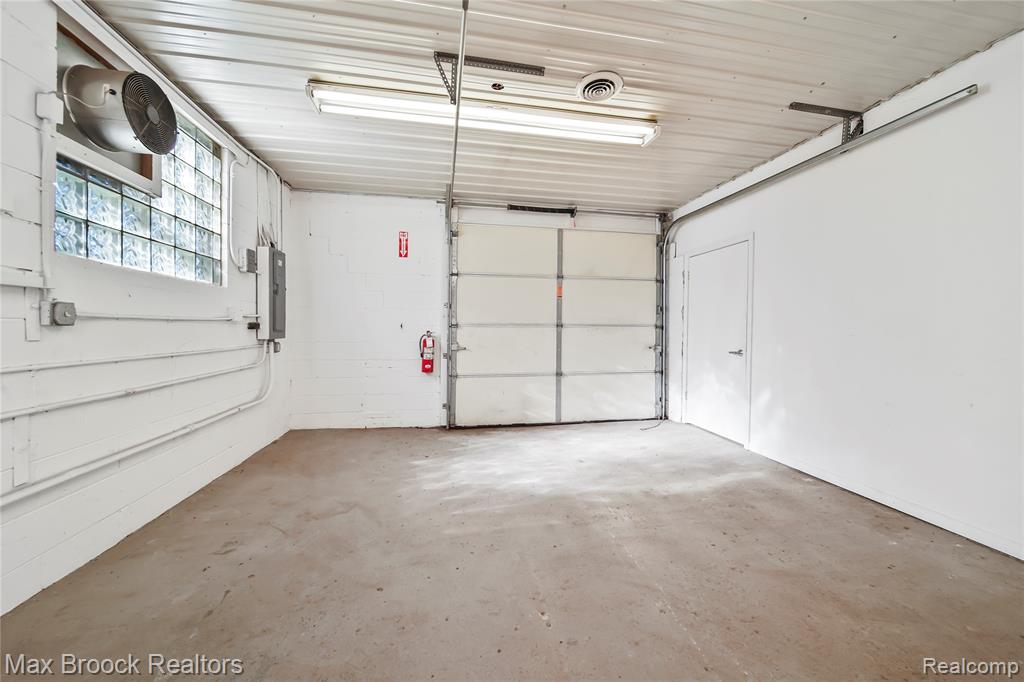 105 S Ortonville Road, Ortonville, MI 48462 — Photo 18