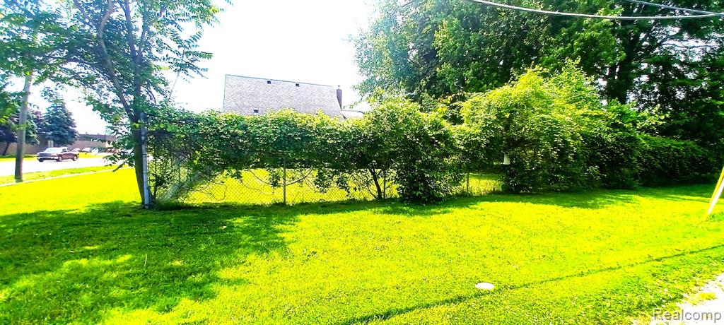 9999 24th St., Port Huron, MI 48060 — Photo 2