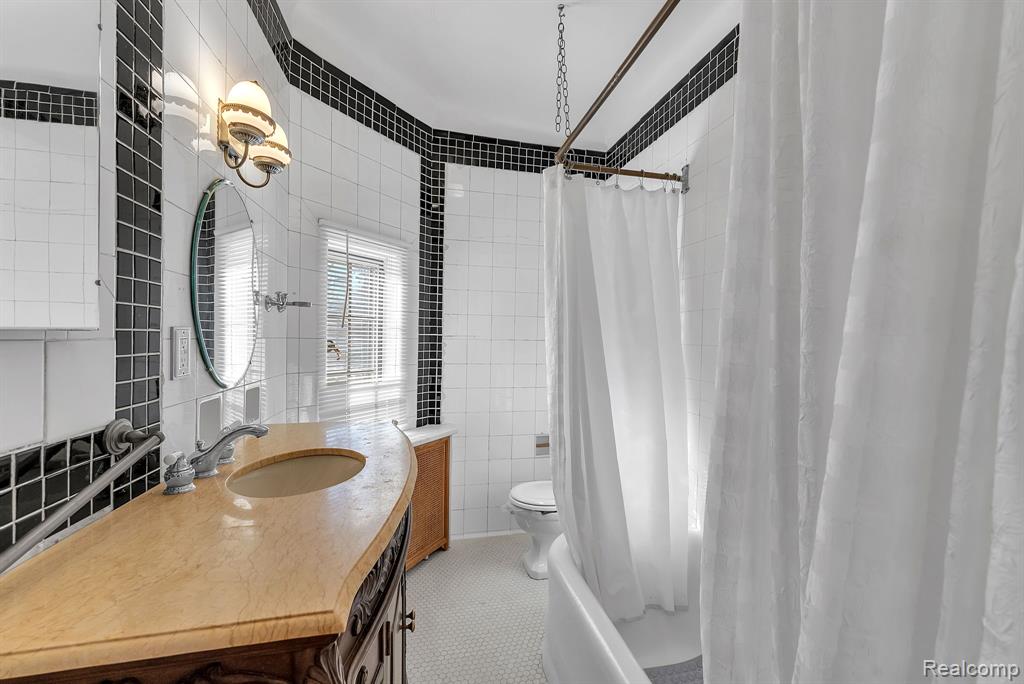 16761 E Jefferson Avenue, Grosse Pointe, MI 48230 — Photo 45
