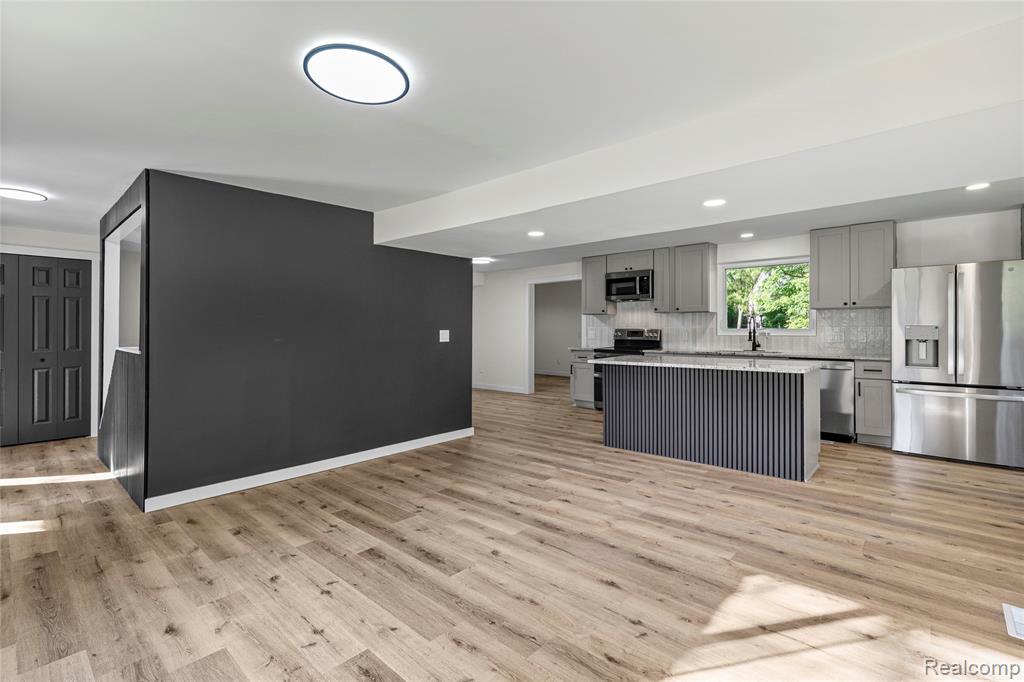 1460 W Silverbell Road, Lake Orion, MI — Photo 32