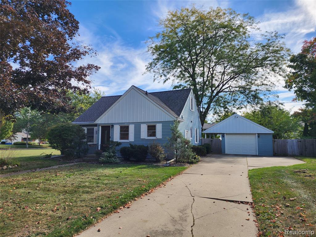 213 E Vates Street, Frankenmuth, MI 48734 — front exterior