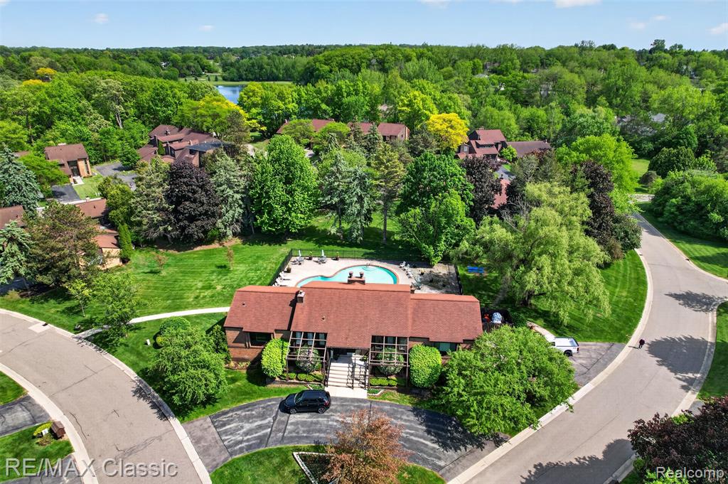 2061 Burgundy Street, West Bloomfield, MI 48323 — Photo 15