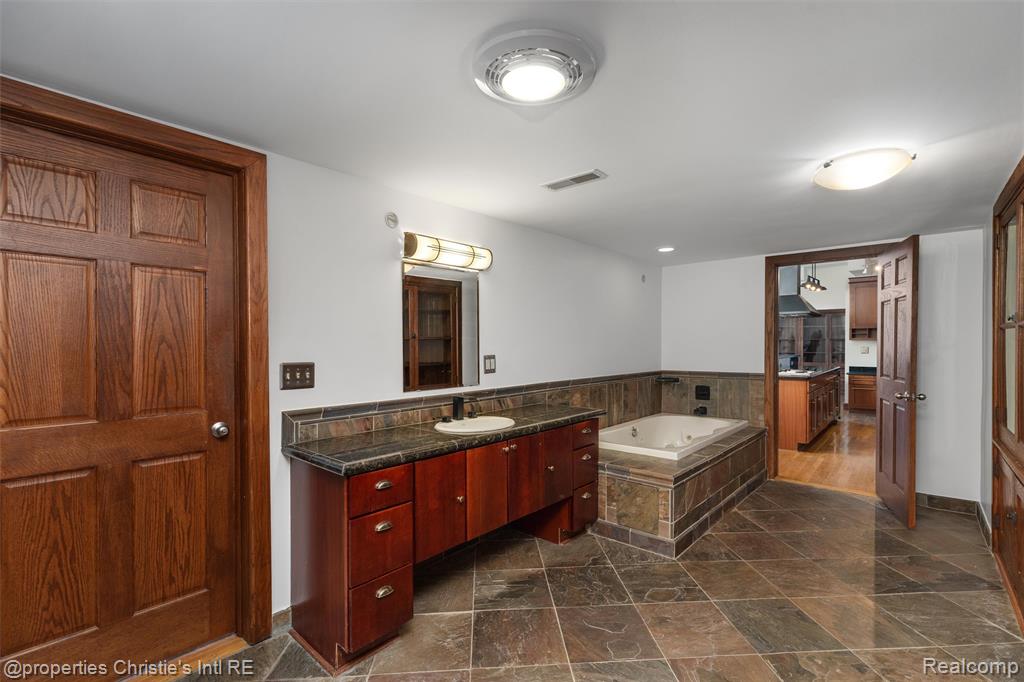 1395 Antietam Avenue, 39, Detroit, MI 48207 — Photo 29