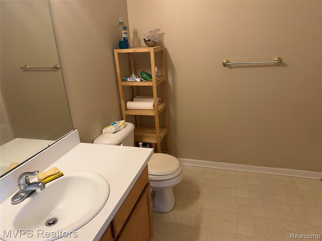 840 Andover Woods Drive, Fenton, MI 48430 — Photo 13