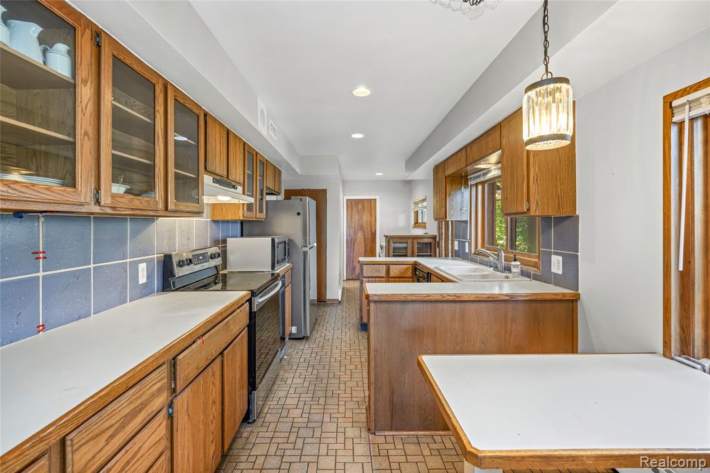 6351 Alden Drive, West Bloomfield, MI 48324 — Photo 17