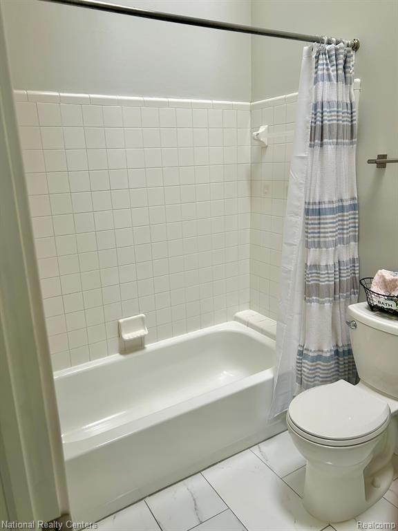 38887 Country Circle, Farmington Hills, MI 48331 — Photo 22
