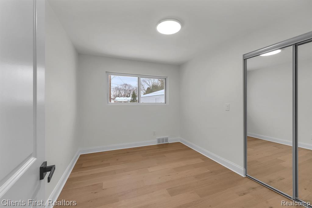 8680 Mercedes Street, Dearborn Heights, MI 48127 — Photo 18