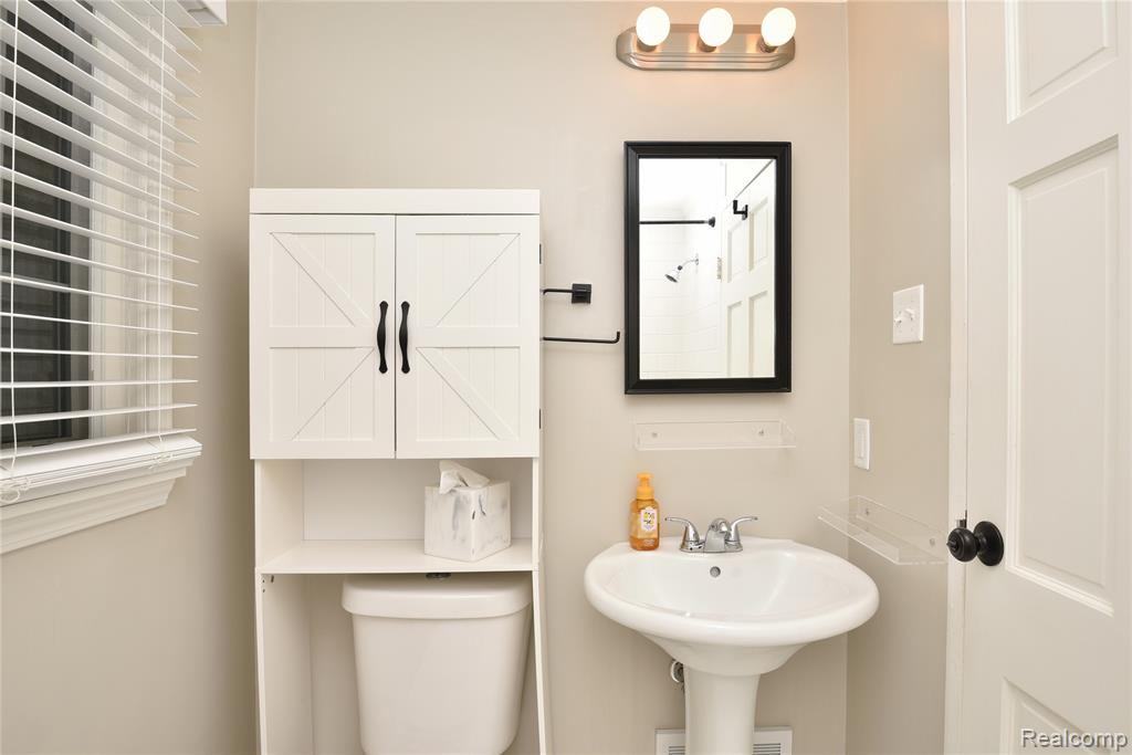 726 Graefield Court, Birmingham, MI 48009 — Photo 17