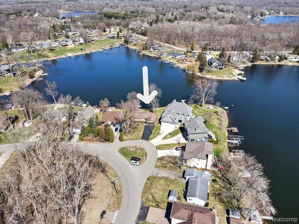 11591 PLEASANT VIEW Drive, Pinckney, MI 48169 — front exterior