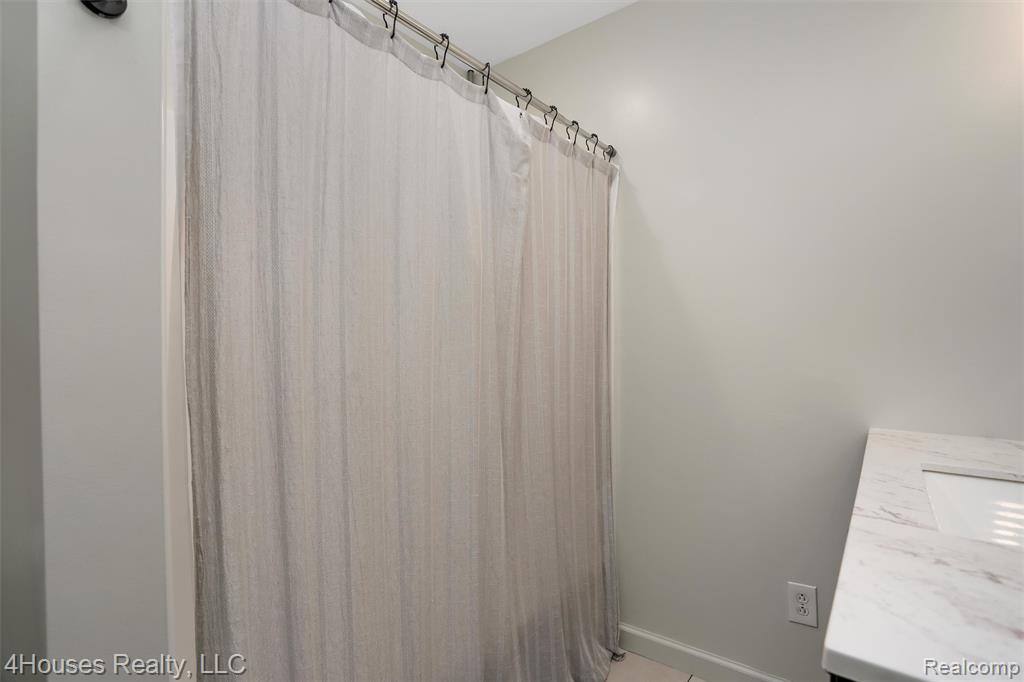 4087 Silver Valley Drive, Lake Orion, MI — Photo 30