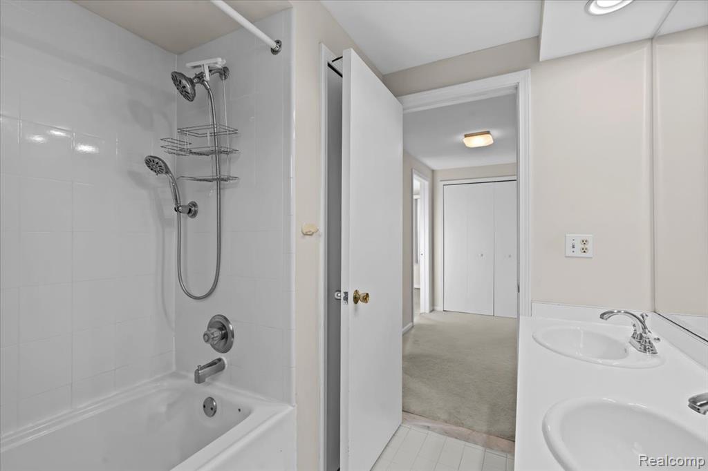 5394 Tequesta Drive, West Bloomfield, MI 48323 — Photo 34