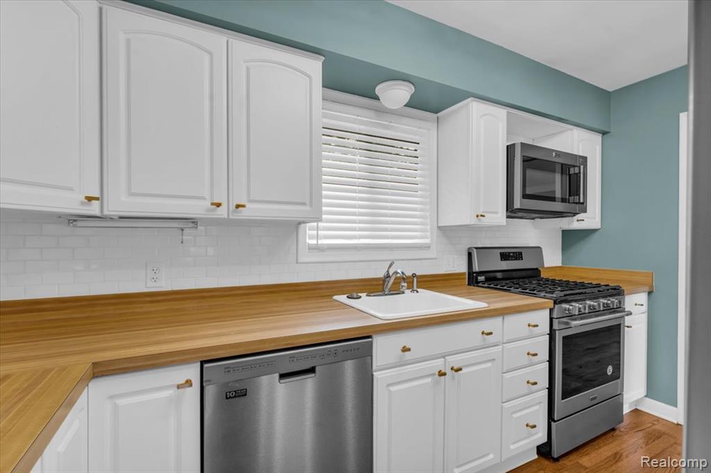 6710 Laurelton, Clarkston, MI — Photo 12