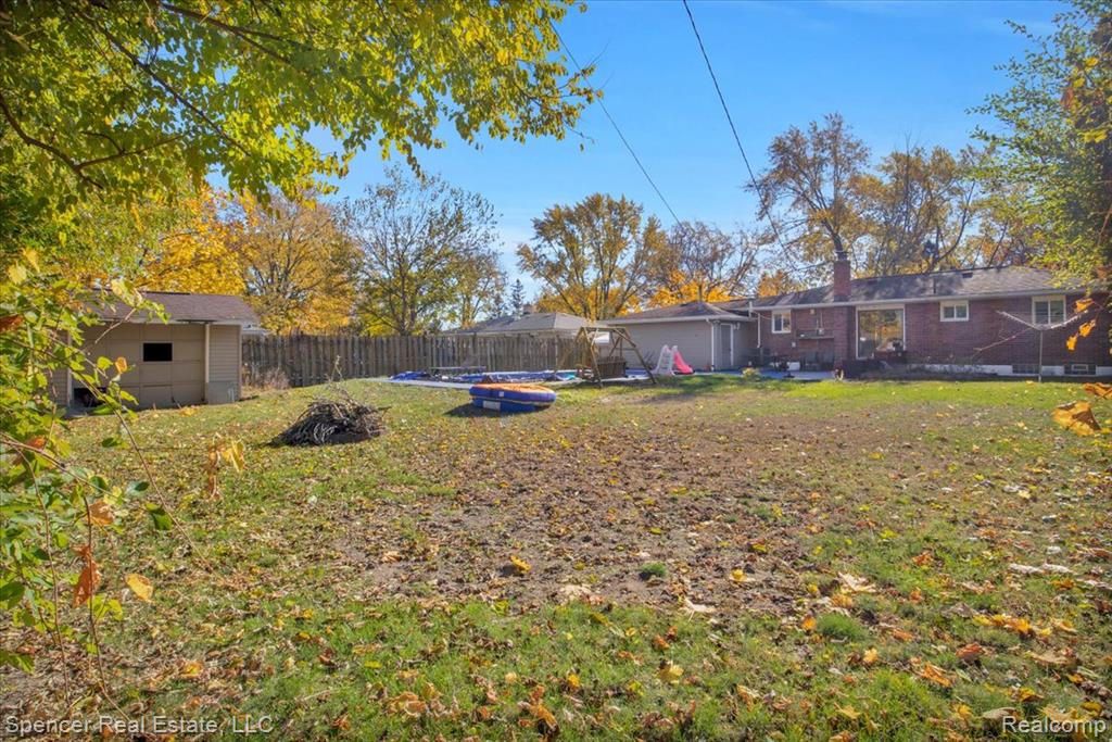 5726 Sutherland Drive, Waterford, MI 48327 — Photo 7
