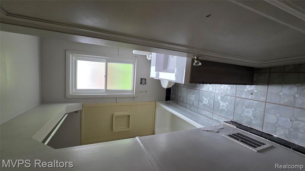 9338 Cheyenne Street, Detroit, MI 48228 — Photo 6