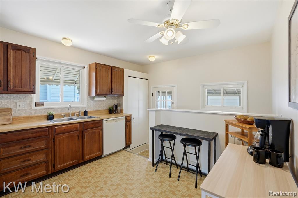 732 Hecht Drive, Madison Heights, MI 48071 — Photo 5