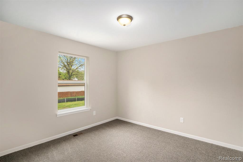 5499 SITKA Street, Burton, MI 48519 — Photo 14