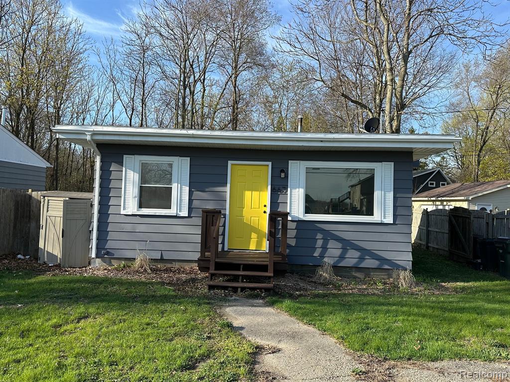 667 HEIGHTS Road, Lake Orion, MI 48362 — front exterior