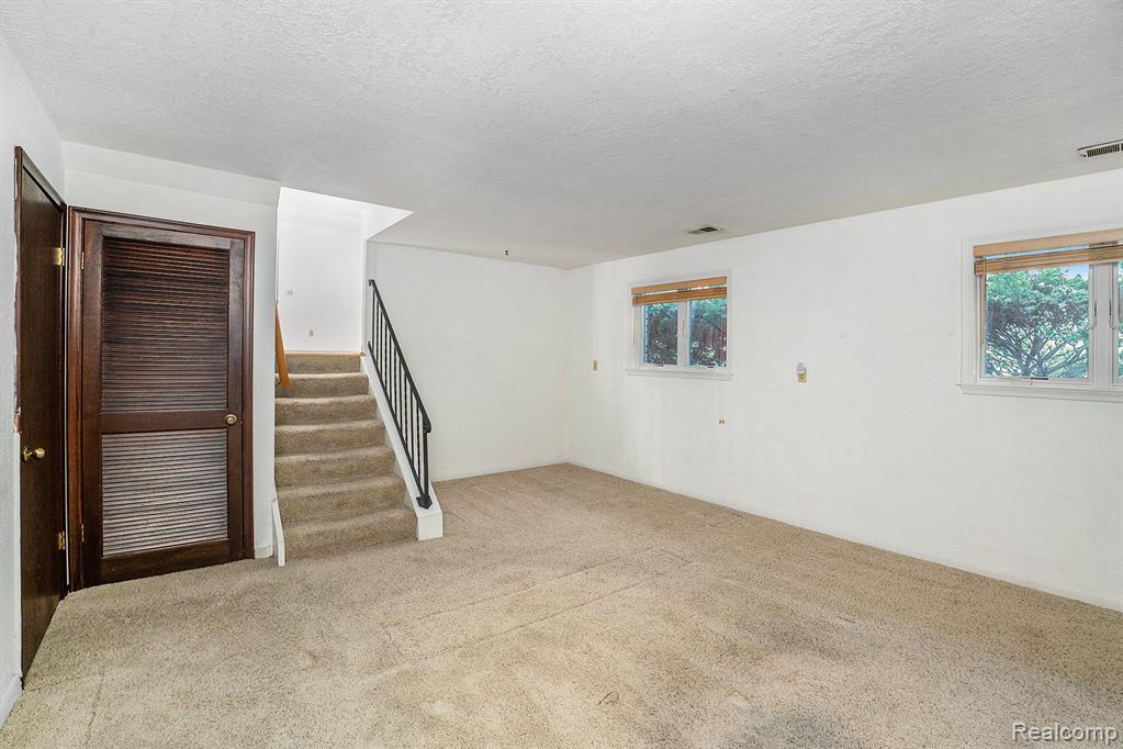 5023 Spring Well Lane, Grand Blanc, MI 48439 — Photo 25