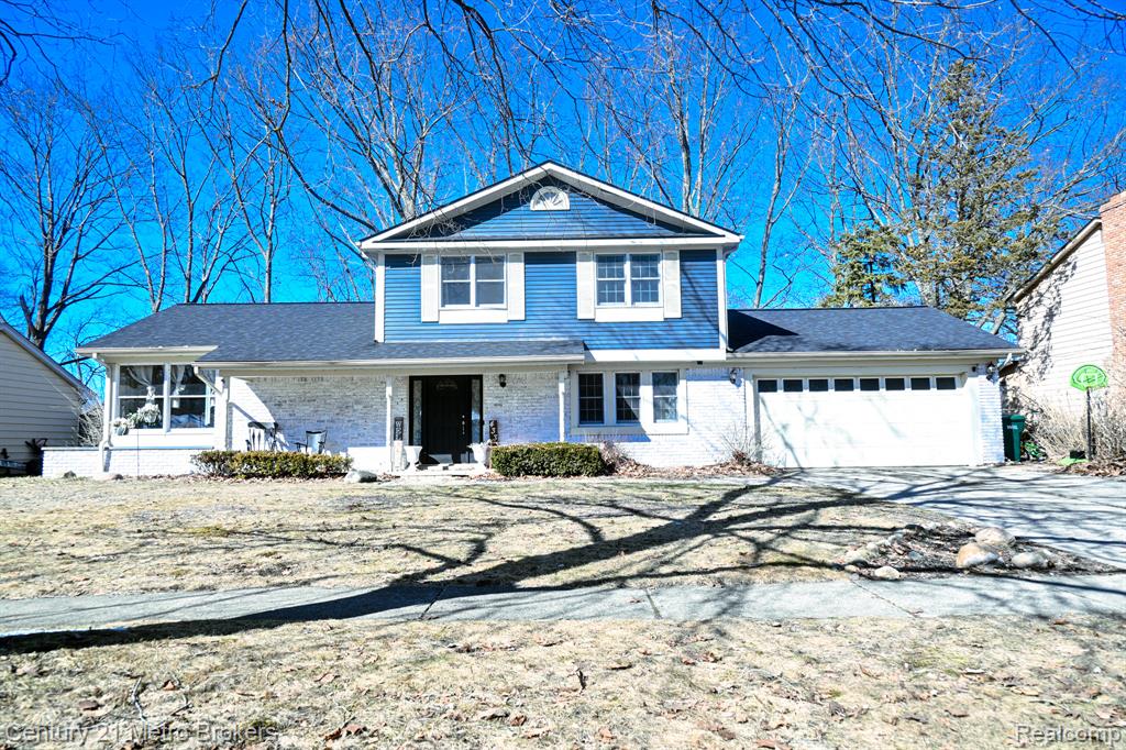 433 Dutch Mill Drive, Flushing, MI 48433 — front exterior