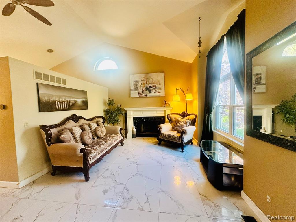 6886 FOX Lane, Waterford, MI 48327 — Photo 4