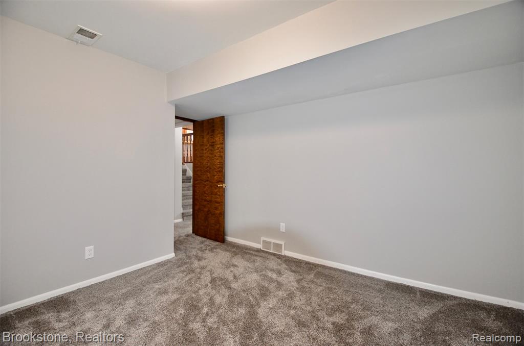 7244 Chapel View Drive, Clarkston, MI — Photo 34