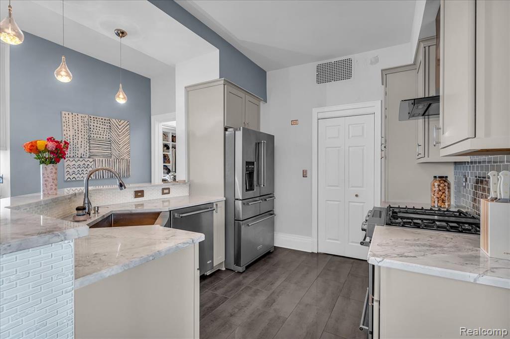 2900 E Jefferson Avenue, C5, Detroit, MI 48207 — Photo 14