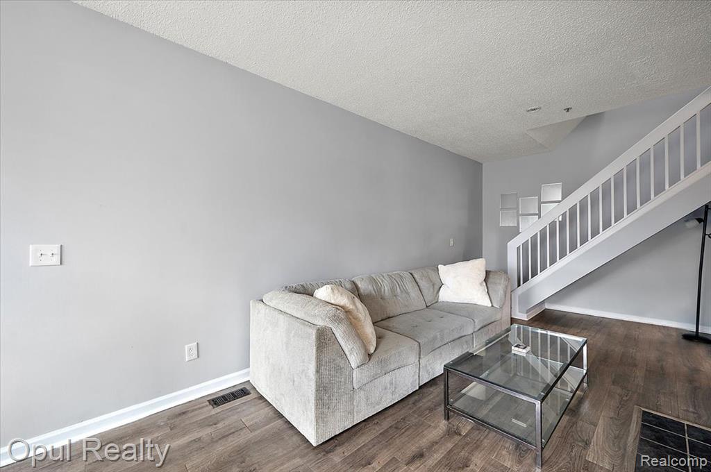 49714 Draper Circle, 87, Plymouth, MI 48170 — Photo 3