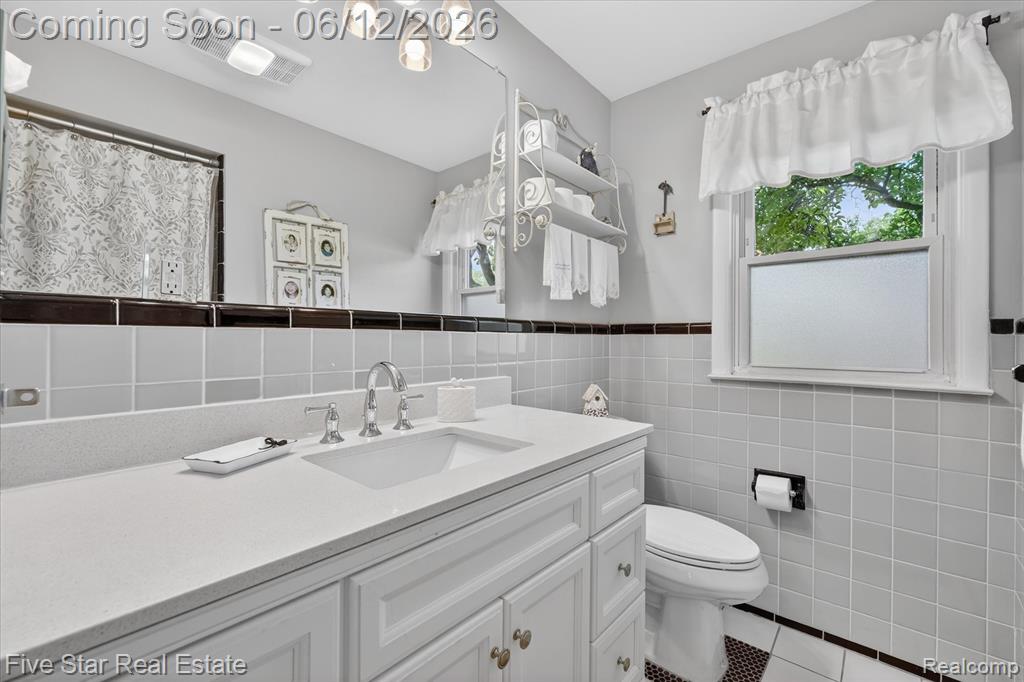 82 E Hurst Drive, Troy, MI 48085 — Photo 29