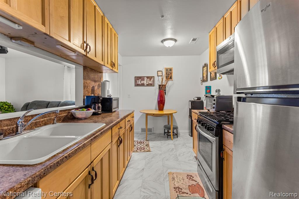 38068 SHERWOOD Street, Westland, MI — Photo 12
