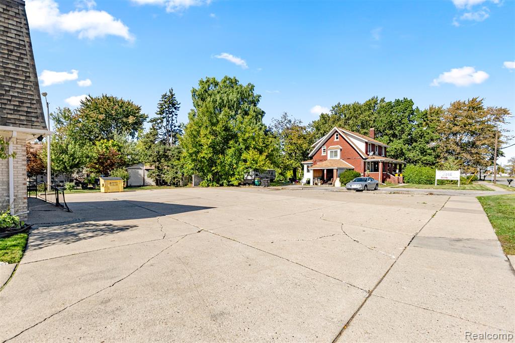 30401 Utica Road, Roseville, MI 48066 — Photo 43
