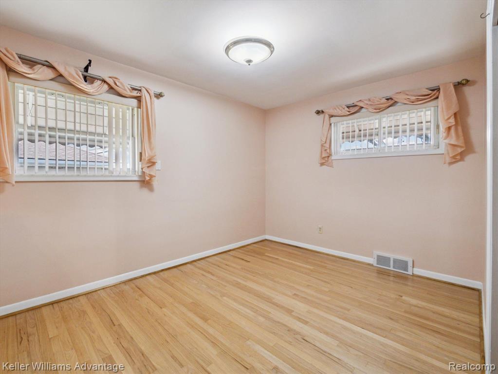 4217 MCKINLEY Street, Dearborn Heights, MI 48125 — Photo 21