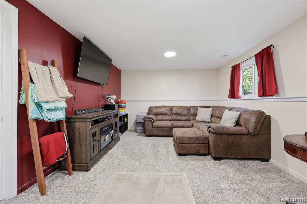5069 Warmbriar Drive, White Lake, MI 48383 — Photo 24