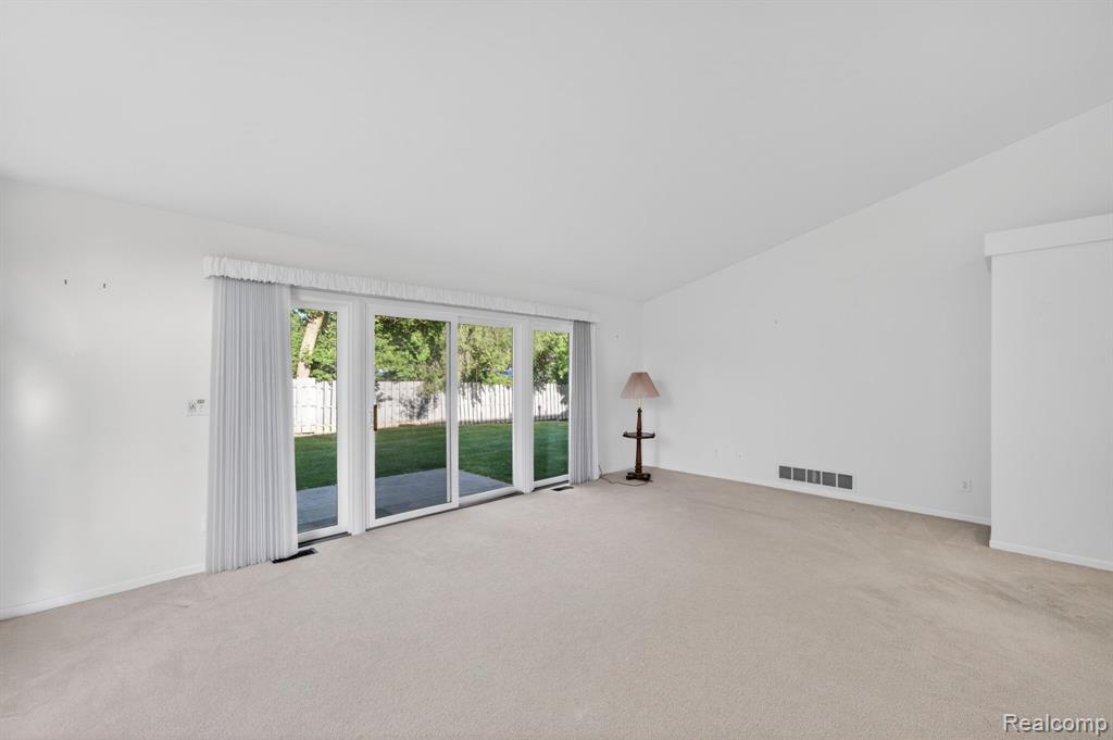 100 Aberdeen Drive, 36, Flushing, MI 48433 — Photo 22