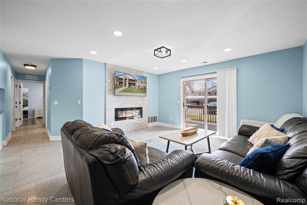 45750 Prairiegrass Court, 4, Belleville, MI 48111 — Photo 5