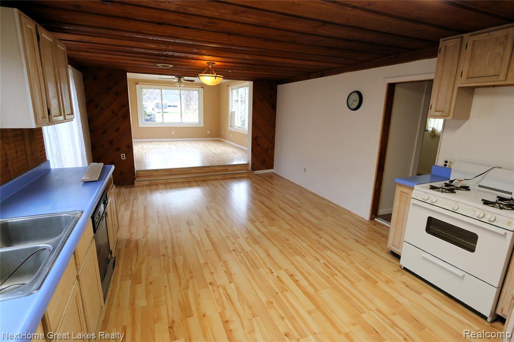 6259 MERCURY Avenue, Burton, MI 48509 — Photo 4