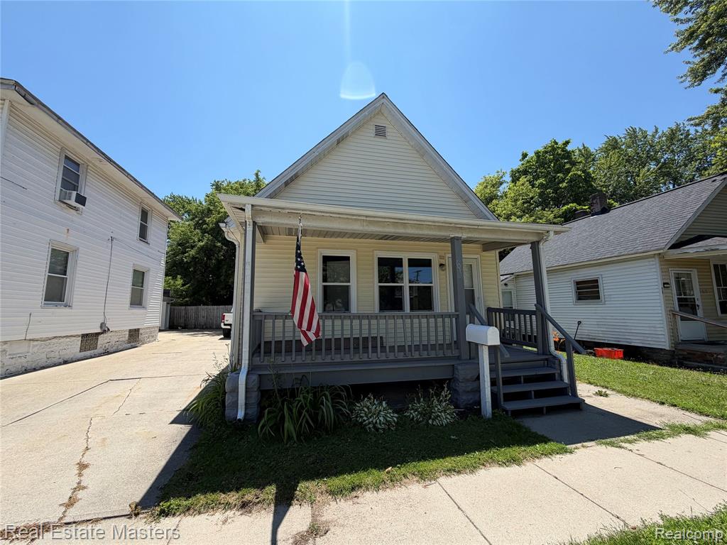 1016 Gillett Street, Port Huron, MI 48060 — Photo 2