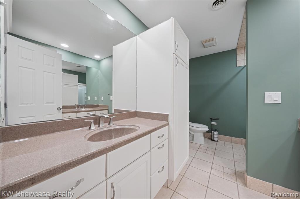 1112 W Cook Road, Grand Blanc, MI 48439 — Photo 35