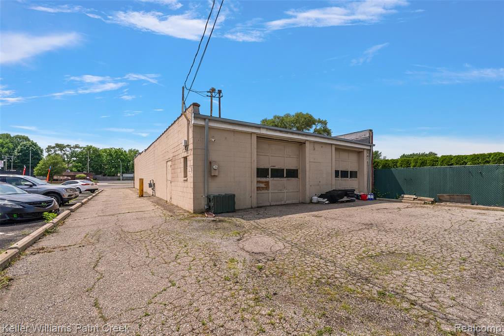 1357 S Gratiot Avenue, Clinton Twp, MI 48036 — Photo 4