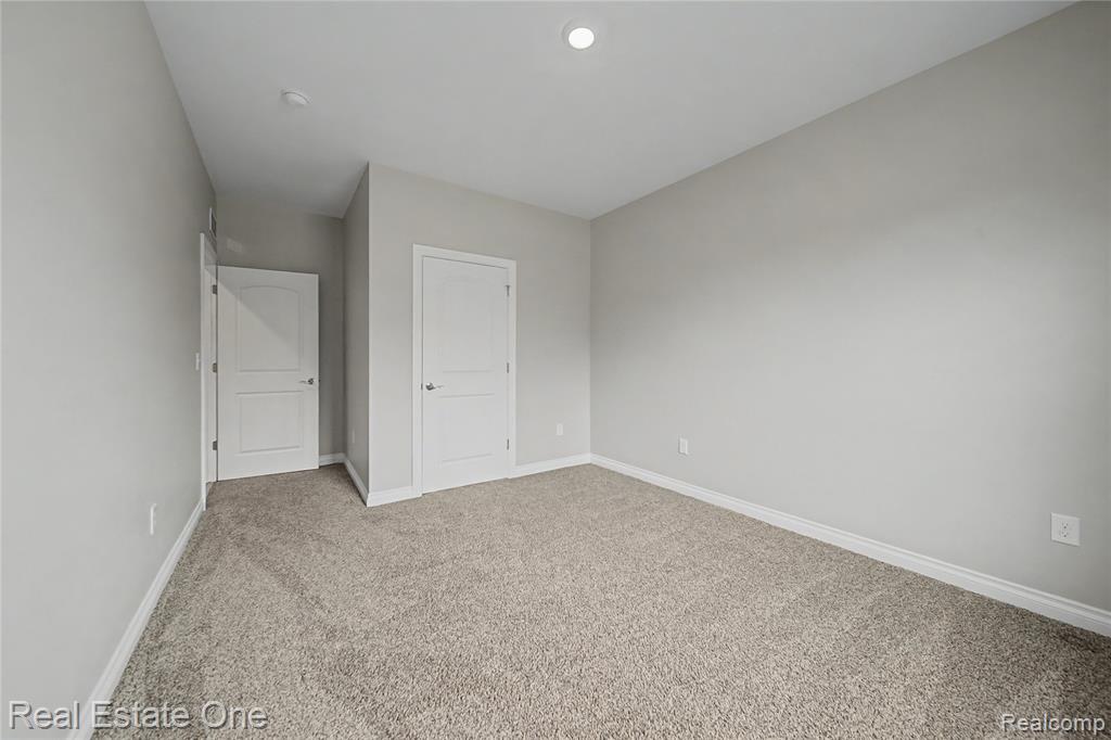 8370 Grist Mill Drive, Fenton, MI 48430 — Photo 23