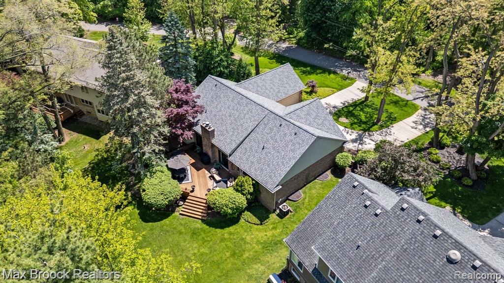 6082 N Shore Drive, West Bloomfield, MI 48324 — Photo 32