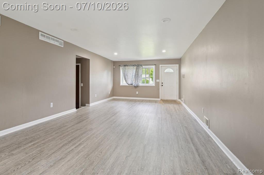 500 TROMBLEY Drive, Troy, MI 48083 — Photo 8