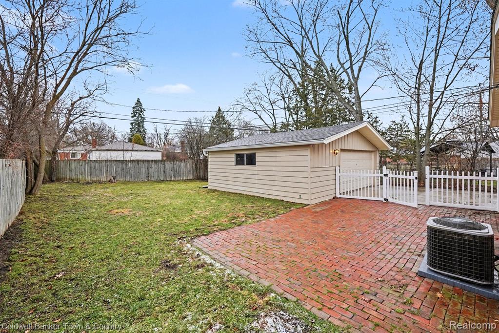 17360 Redwood Avenue, Southfield, MI 48076 — Photo 26