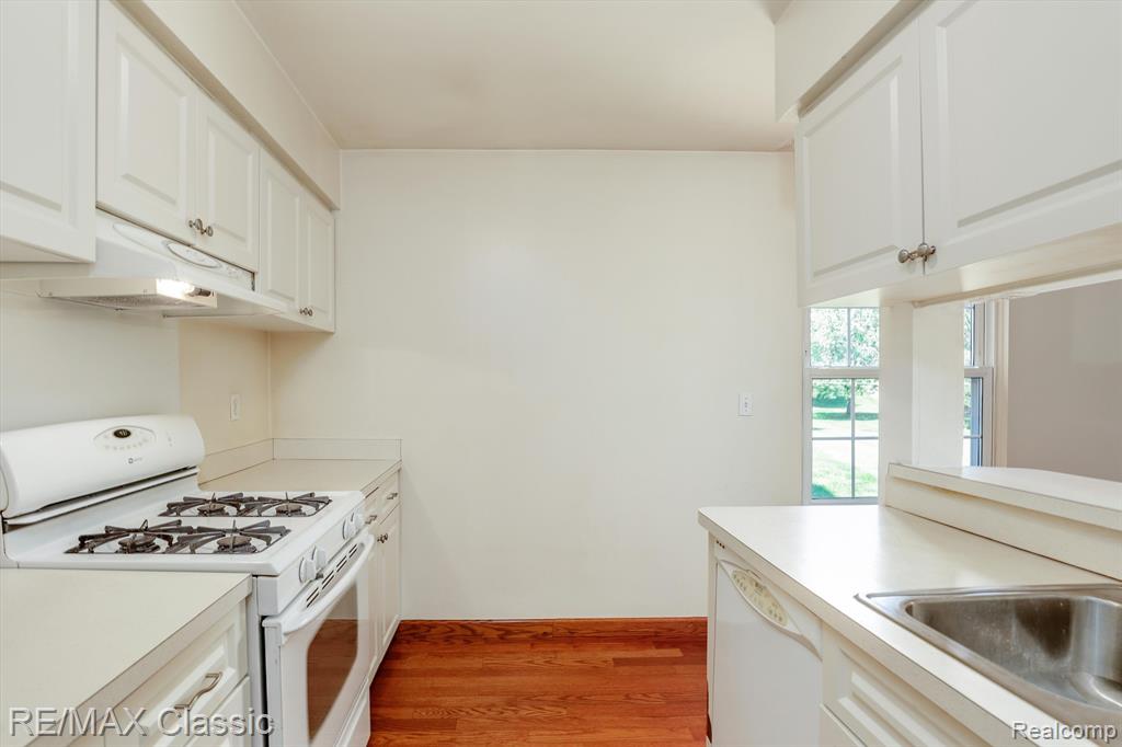41716 ONAWAY Drive, Northville, MI 48167 — Photo 14