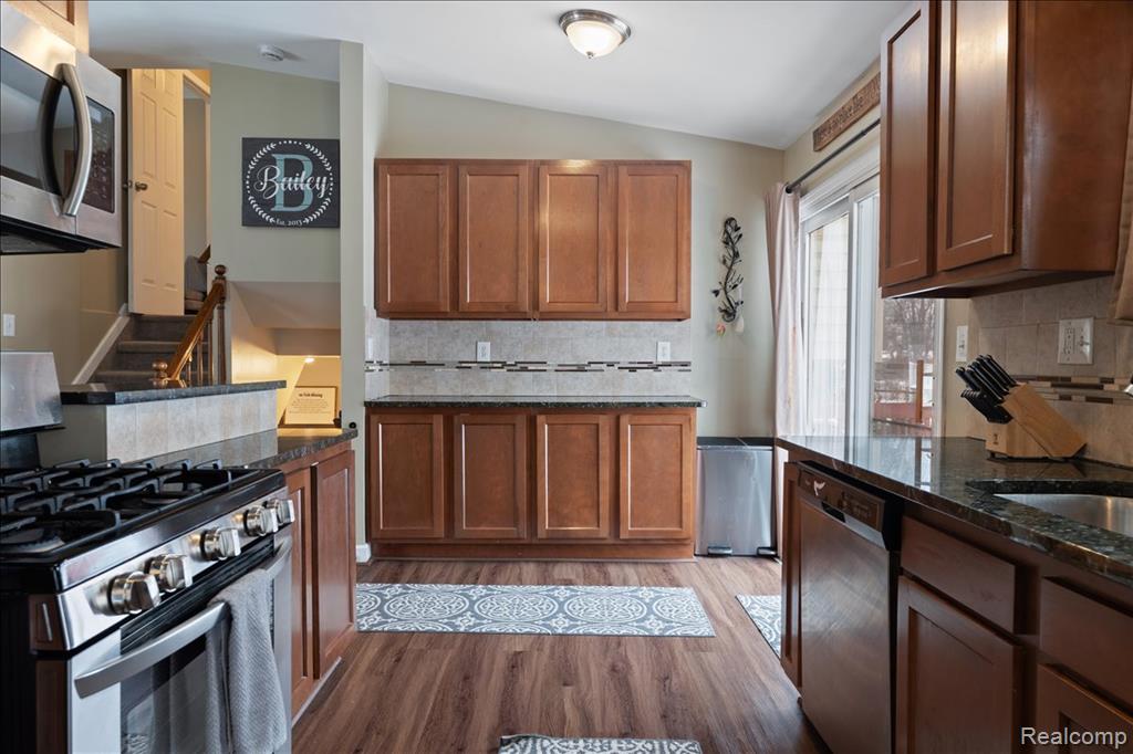 477 Barchester Street, Westland, MI 48186 — Photo 18