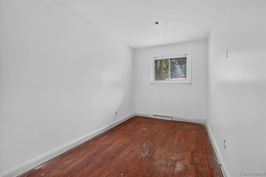 3504 Creekwood Drive, Saginaw, MI 48601 — Photo 12
